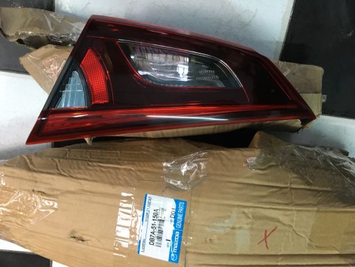 Đèn hậu miếng trong Mazda 2